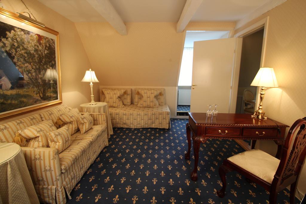 Store Restrup Manor House Extérieur photo