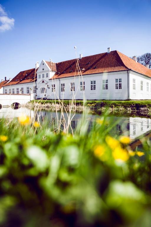 Store Restrup Manor House Extérieur photo