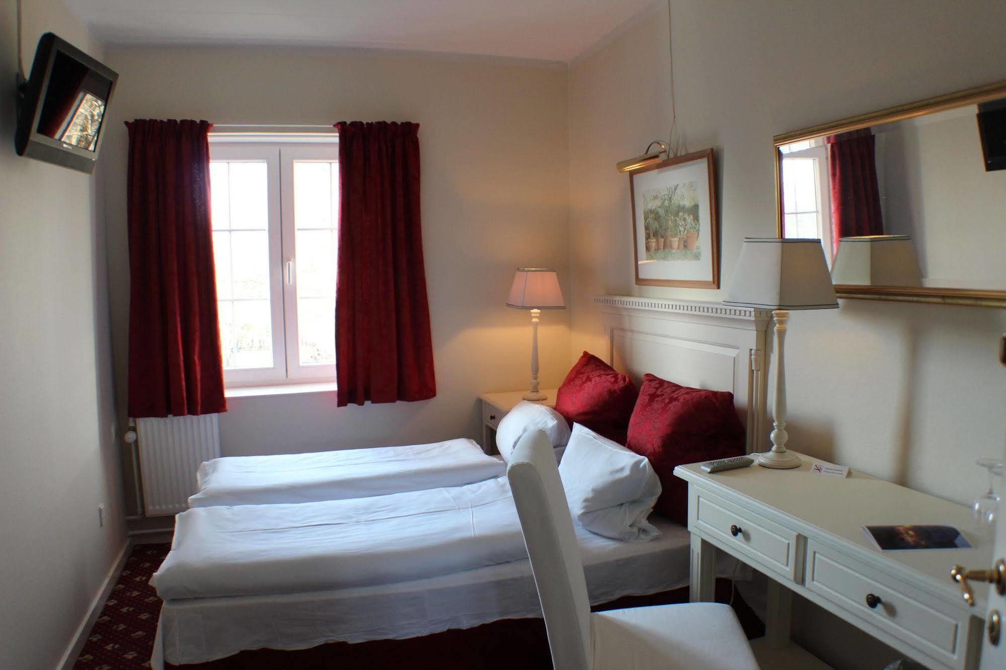 Store Restrup Manor House Extérieur photo